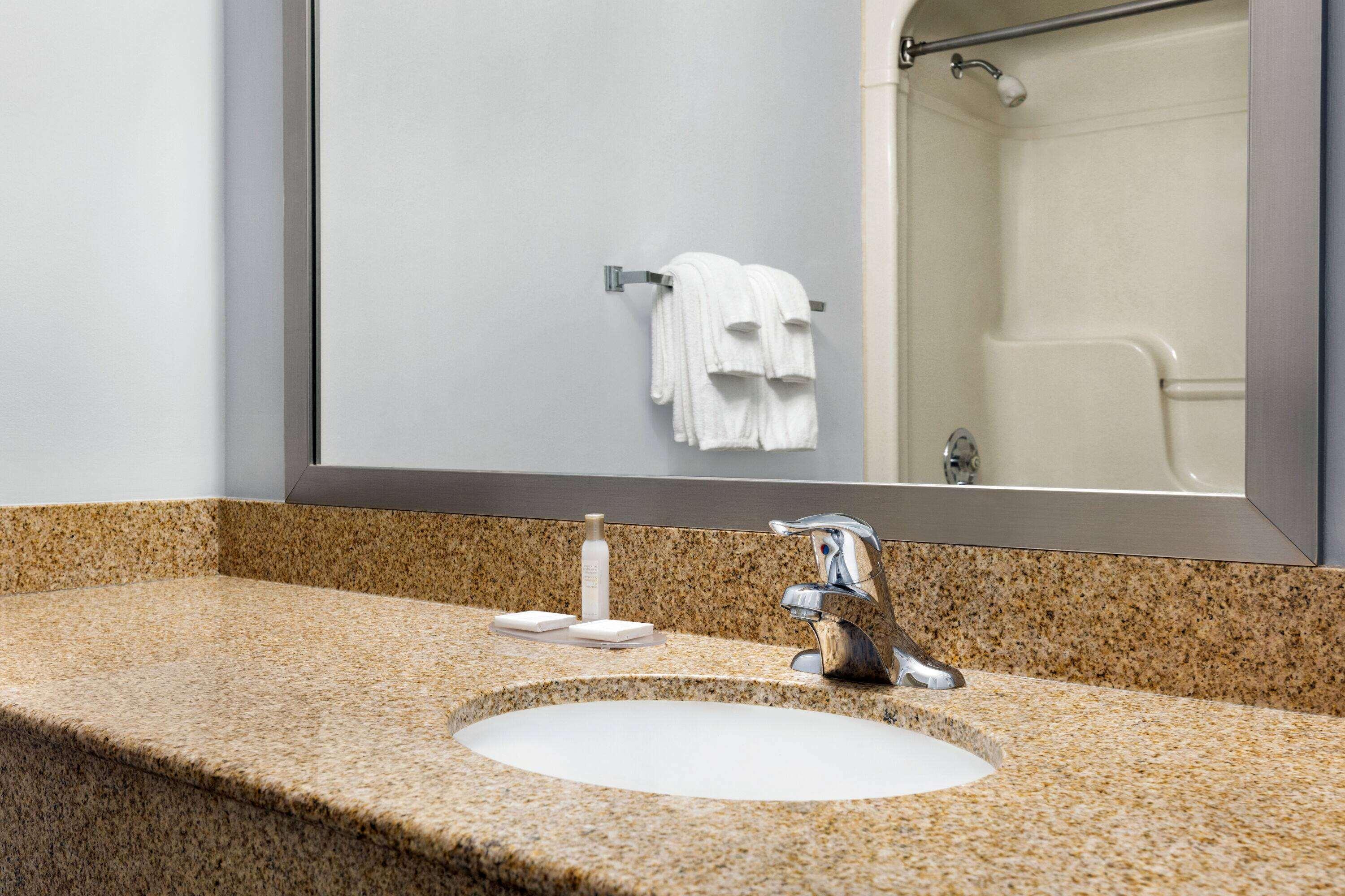 Travelodge By Wyndham Timmins Bagian luar foto
